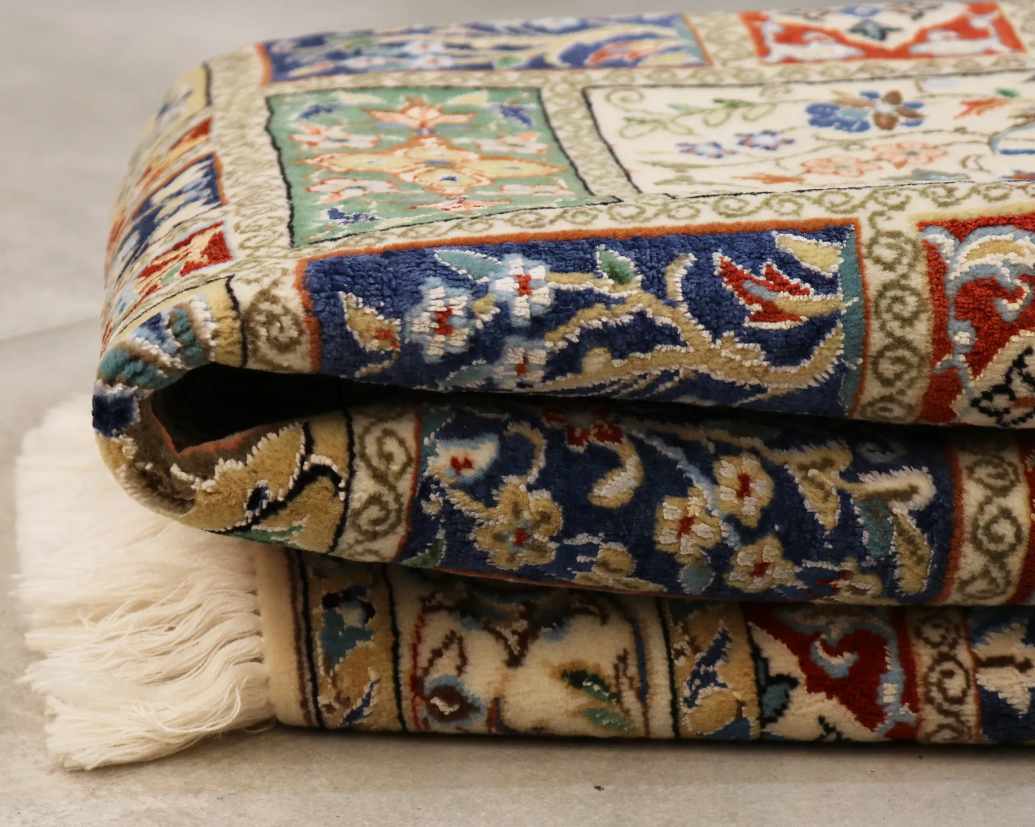 Hand-crafted Nain Qabi Rug with Wool and Silk