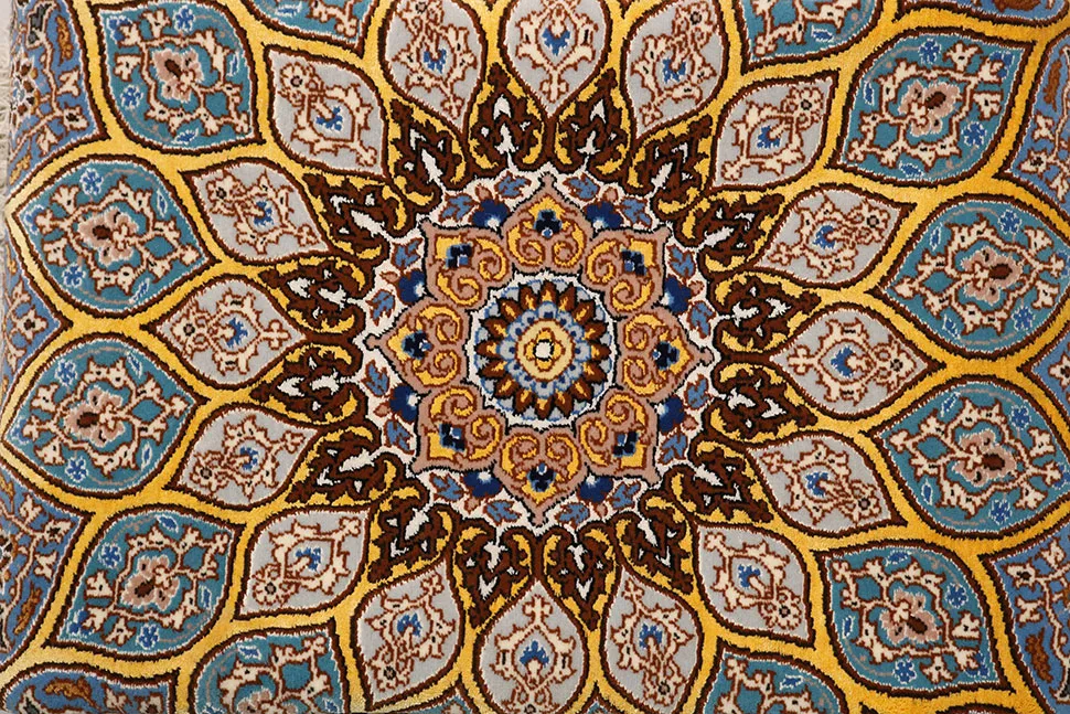 Handmade Gonbad Persian Isfahan Rug 1017